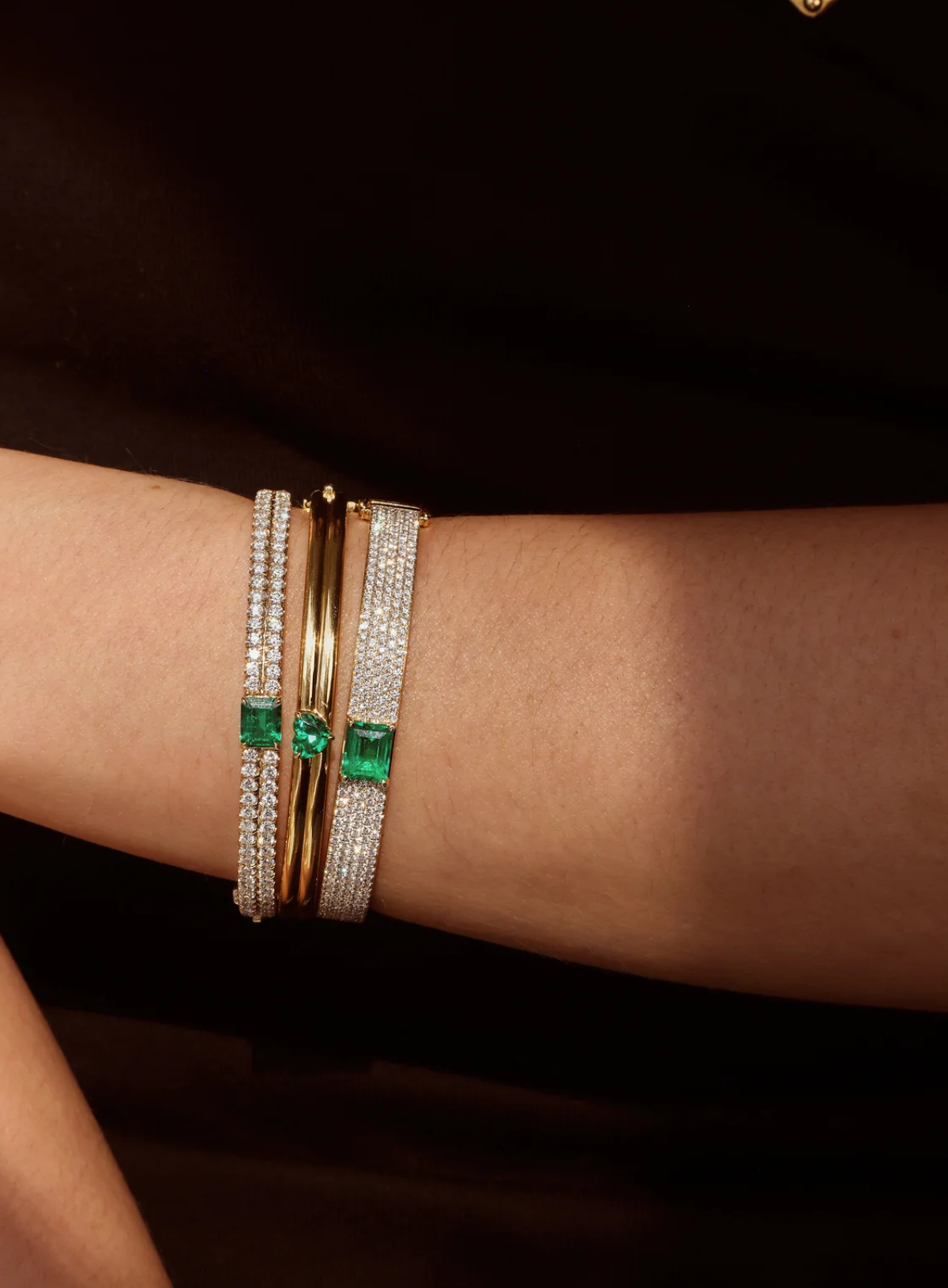 Pavé Diamond Oval Bracelet with Emerald-Cut Colombian Emerald Centre