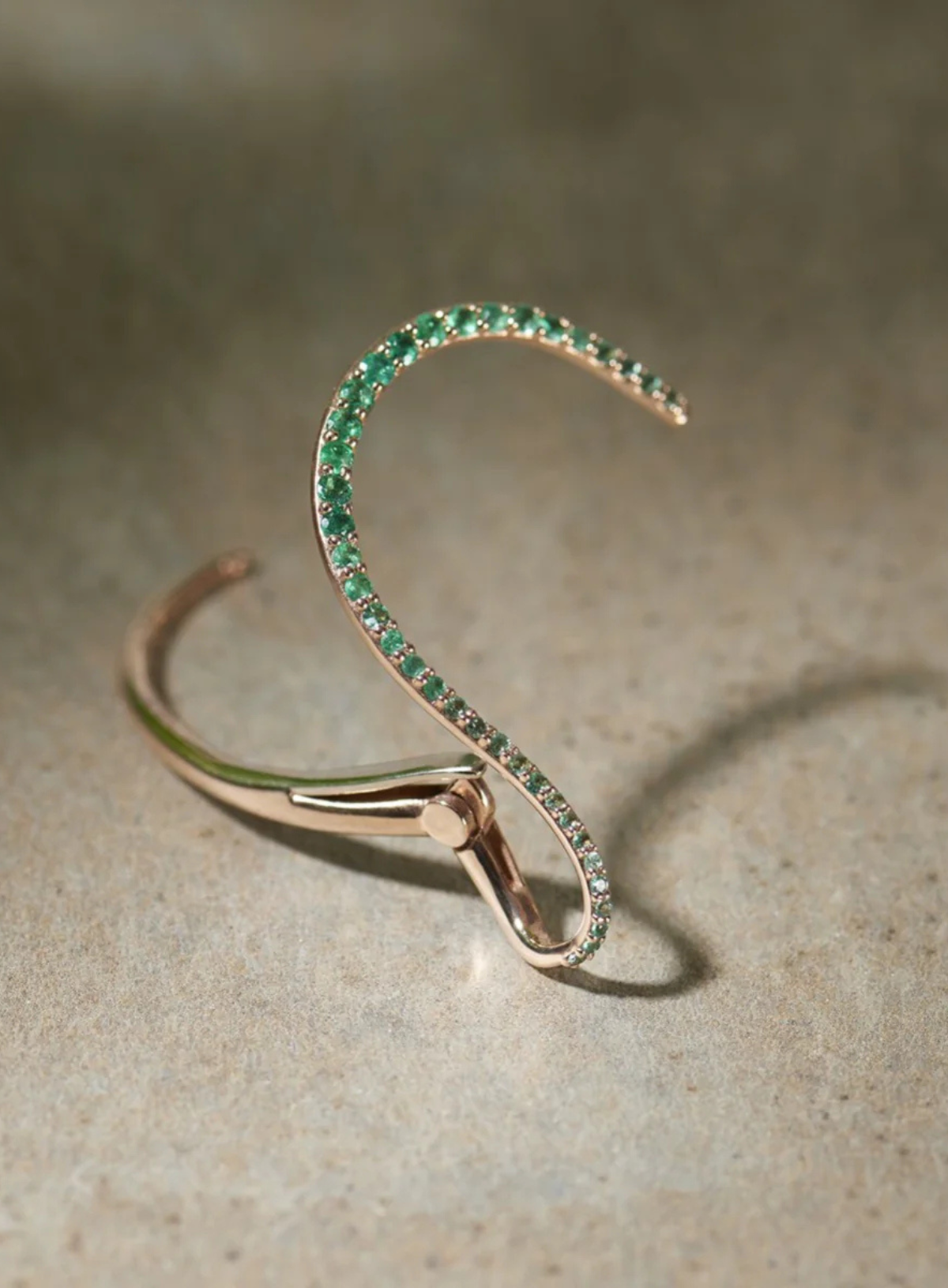 Queen Wave Ear Jewel | Emeralds