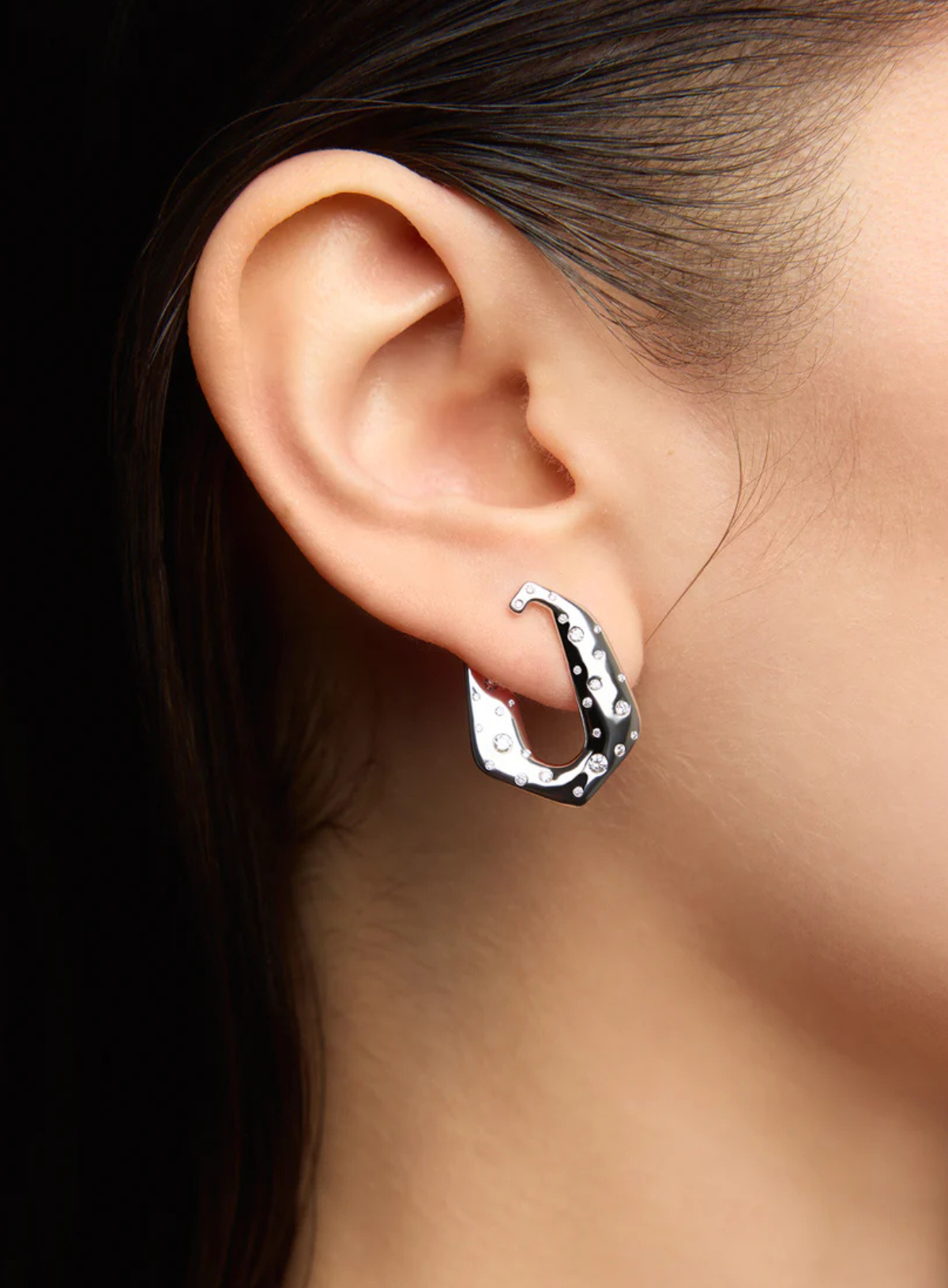 White Gold Diamond Carved Earring